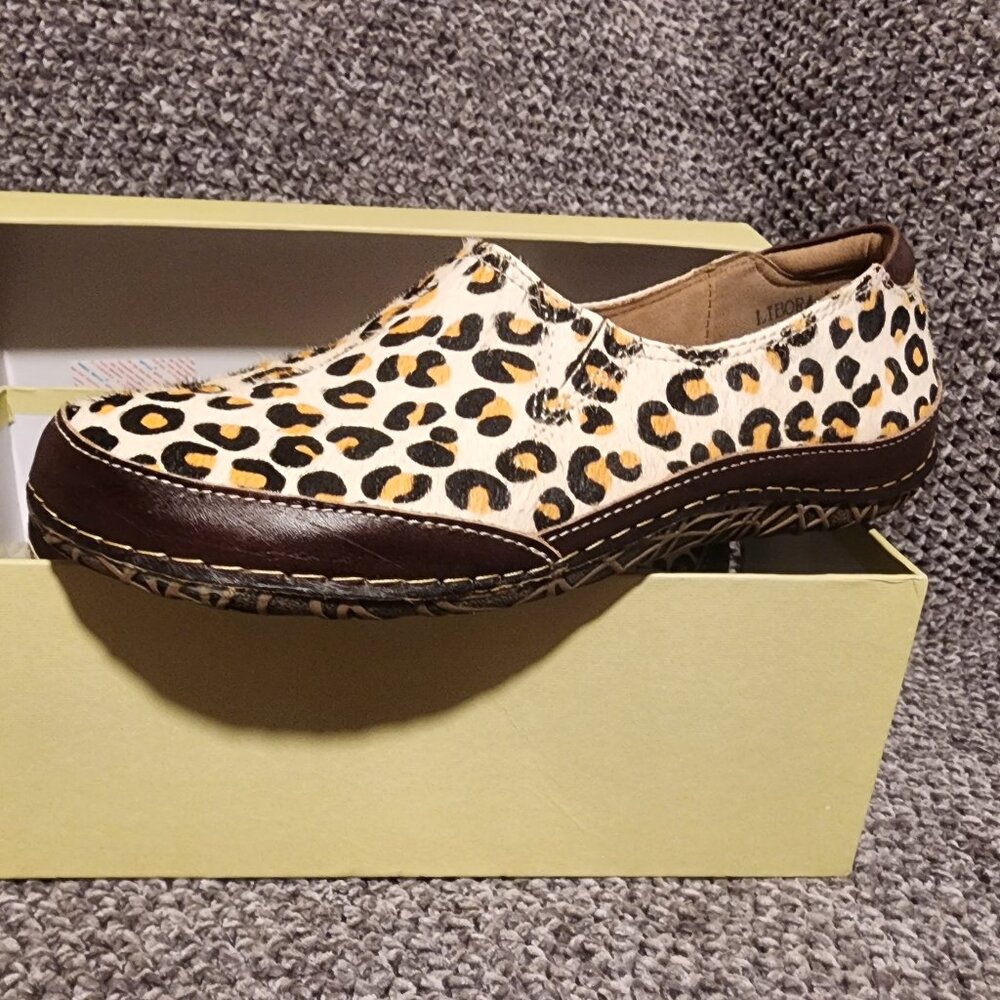 L'artiste By Spring Step Leopard Print Slip-On Lo… - image 1